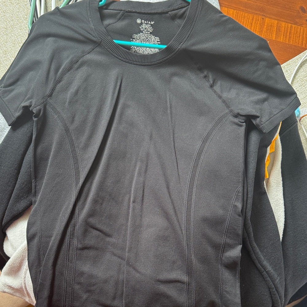 GAIAM Black Short Sleeve Athletic Tee